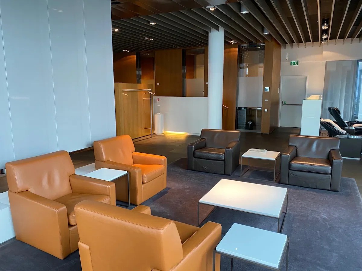 Lufthansa First Class Terminal 17