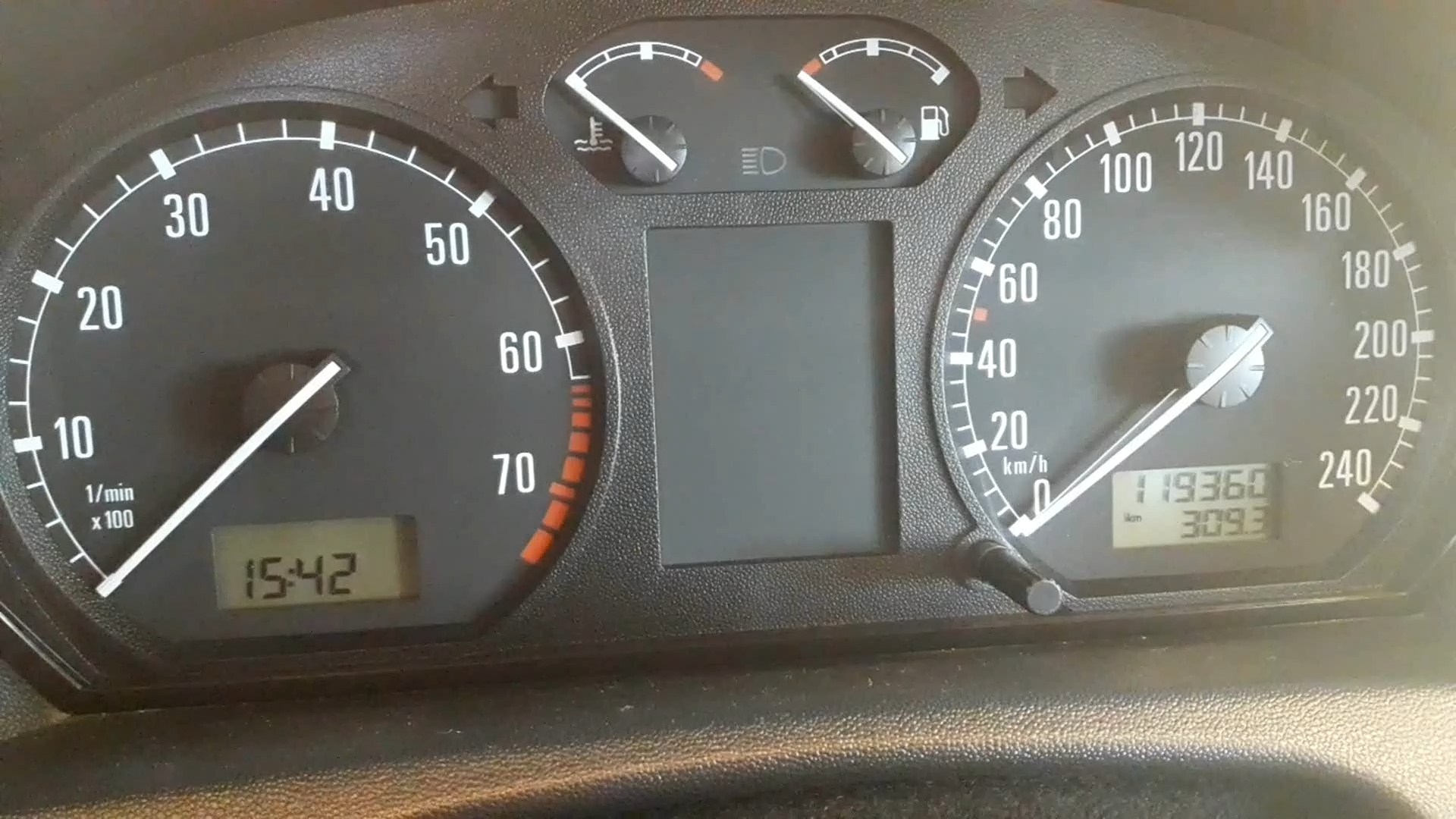 HOW TO SET THE CLOCK ON A SKODA FABIA MK1