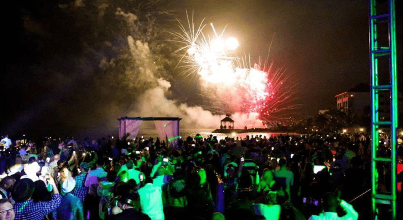 VIDEO | Multitudinaria fiesta de fin de año en hotel de Punta Cana