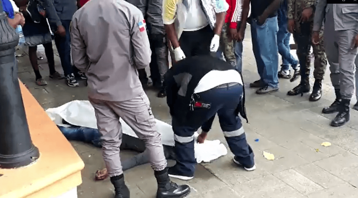 Video: Hombre fallece de un infarto en plena via pública en Las Matas de Farfán
