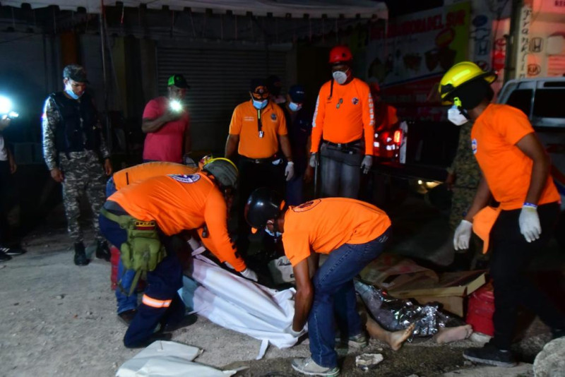 Familiares de víctimas de la tragedia en San Cristóbal están disgustados por tardanza en entrega de cadáveres