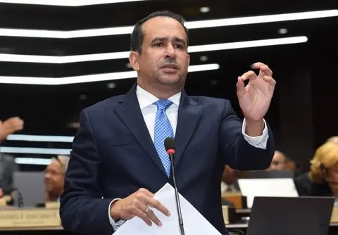 Diputado por Santiago del PLD, Víctor Suárez, renuncia a esa organización