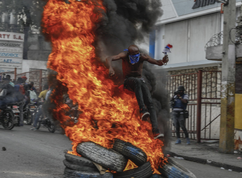 Haitianos enfrentan una 