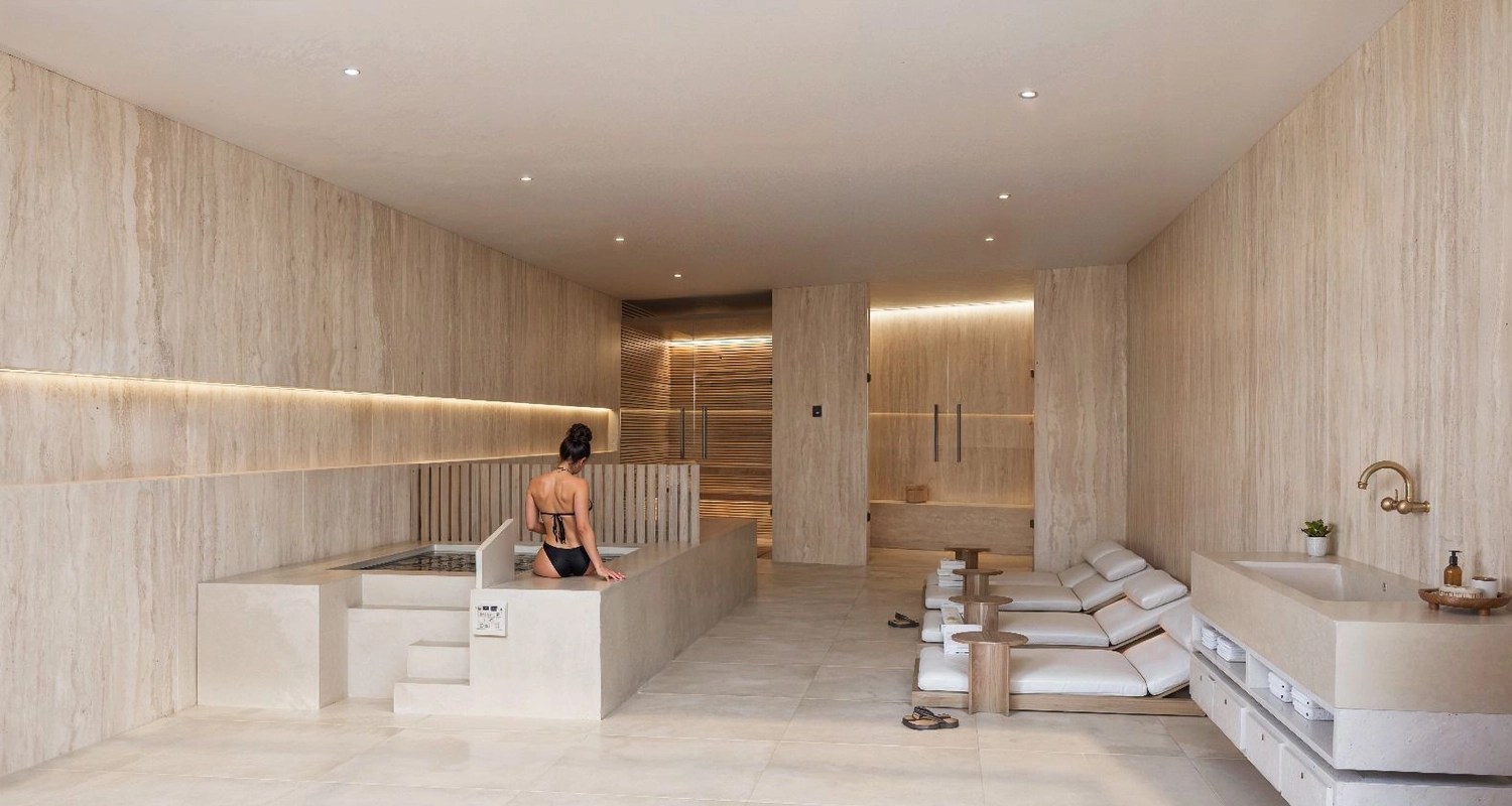 Spa: un refugio de aguas termales y calma absoluta. El diseño orgánico de nuestro spa invita a una desconexión total, elevando el estándar de lujo en tu residencia de obra nueva.