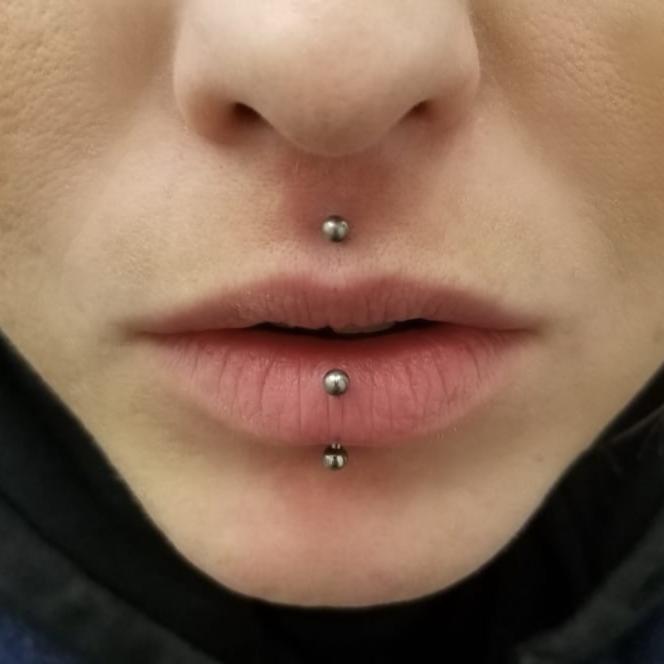 vertcal labret