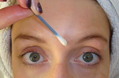 How To Shape Your Eyebrows With Vaseline