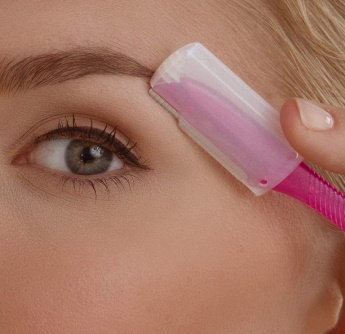 How To Trim Your Eyebrows With An Razor