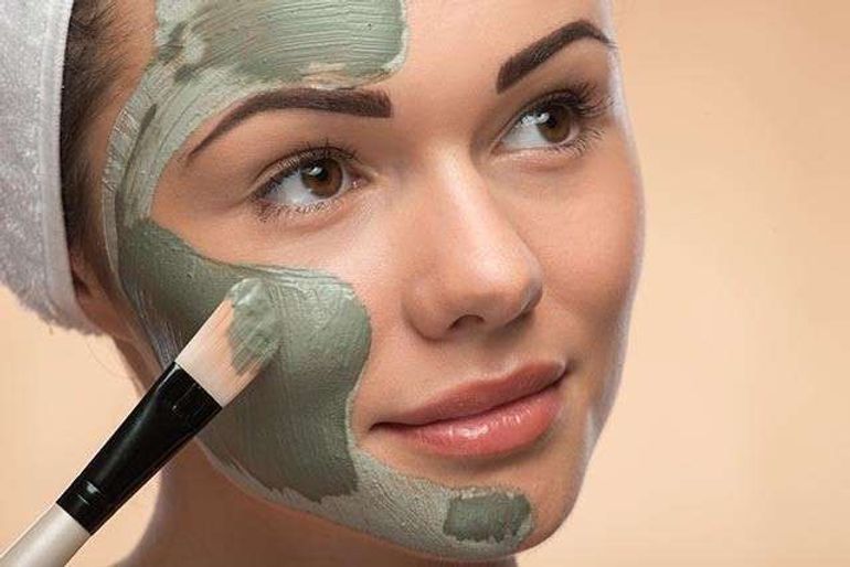 How To Use Multani Mitti For Oily Skin