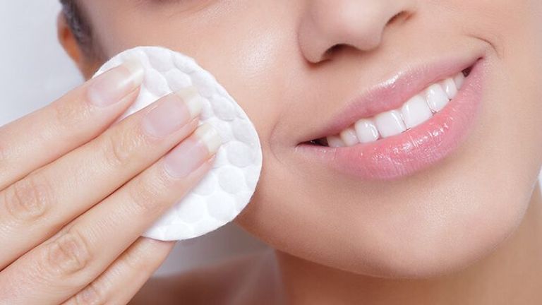 How to Properly and Thoroughly Remove Makeup