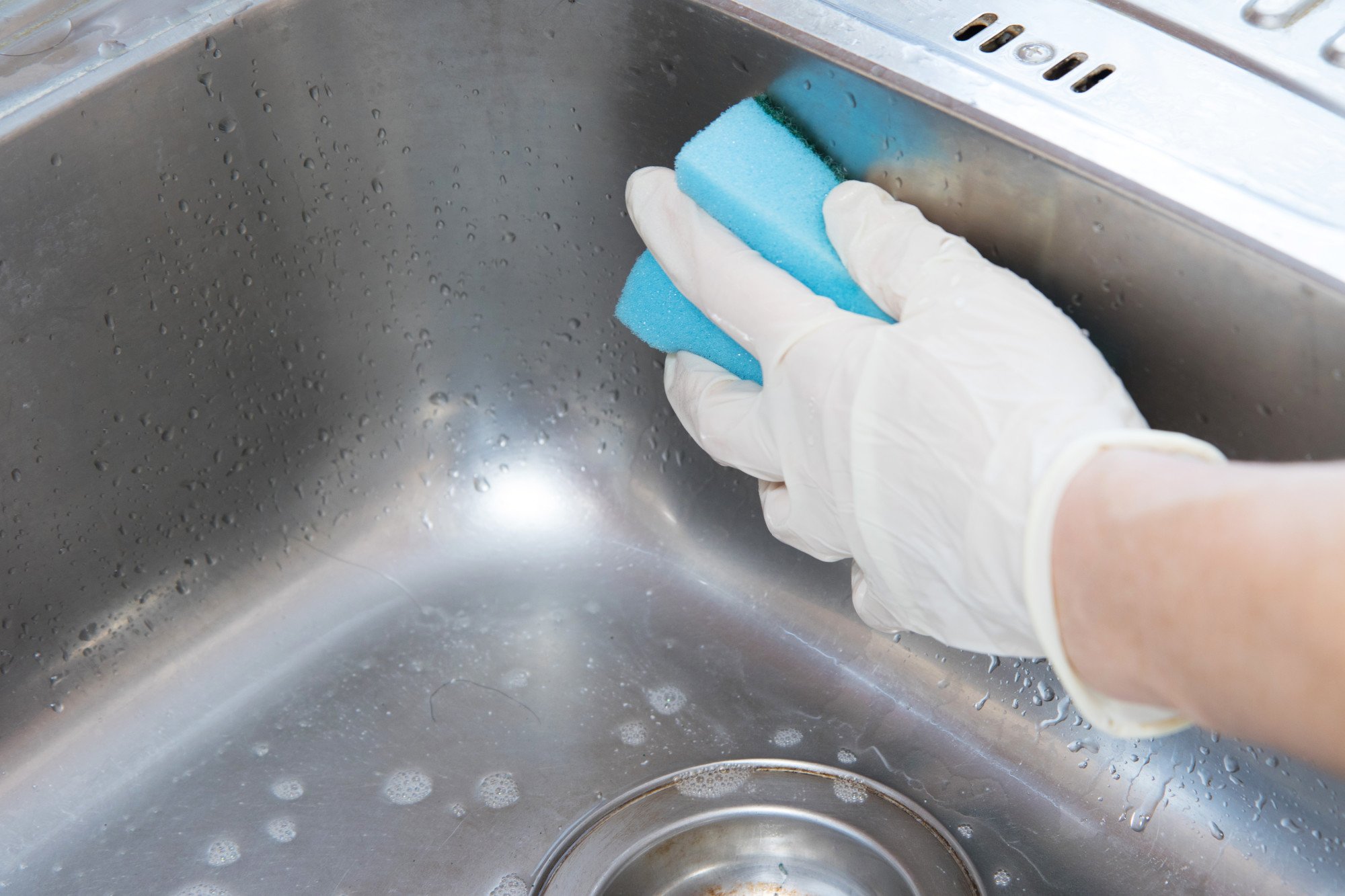 Best Way To Clean a Kitchen Sink