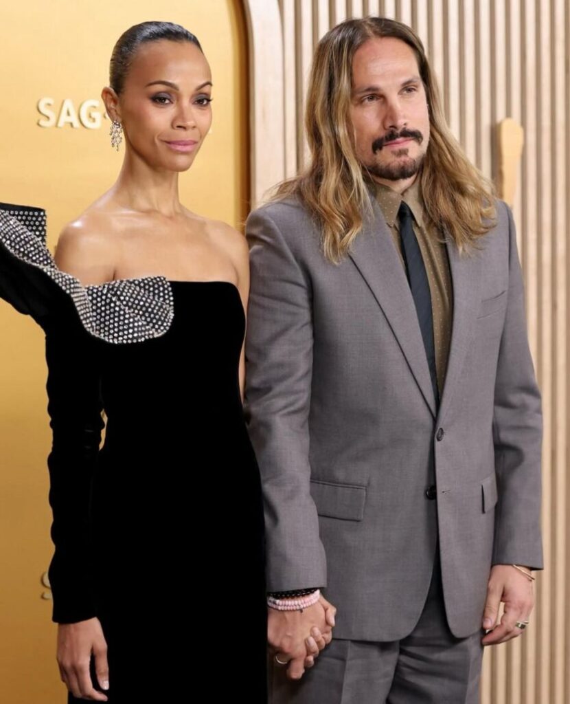 Zoe Saldaña y su esposo deslumbran a su llegada a la alfombra de los SAG Awards | De Último Minuto