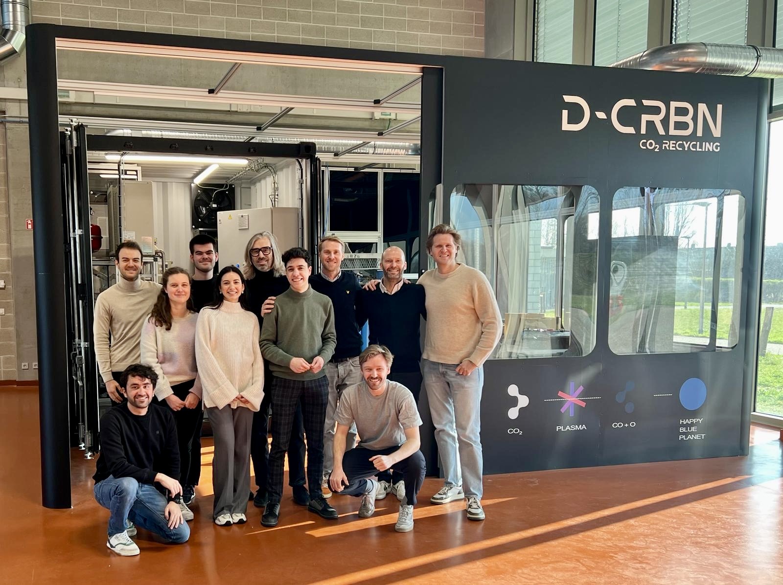 D-CRBN's team by the pilot line recycling 1000 tons of CO2 annually