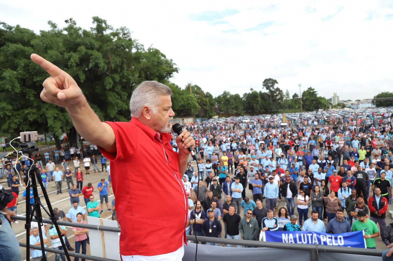 Três montadoras resistem a parar. Sindicato anuncia greve