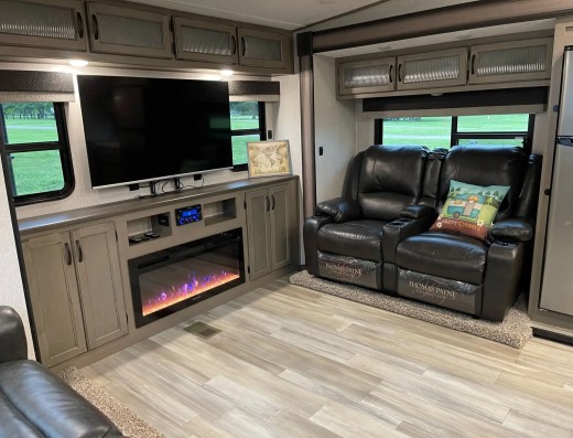 Chap Experience – Spacious Luxury RV w/ 3 Beds & Cozy fireplace @ Kentucky Horse Park
