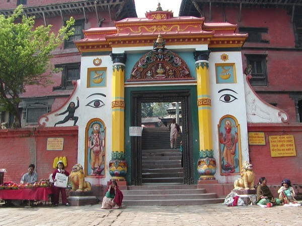 What Devdutt Pattanaik Says about the Kinnars/Third-Genders and Kankalas/Skeletons of Tantrik Temples in Nepal