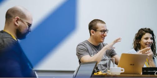 Learn About Our Accelerators Program Explore Accelerator Programs Google For Developers - Artistic Geometric Pattern - Mobile