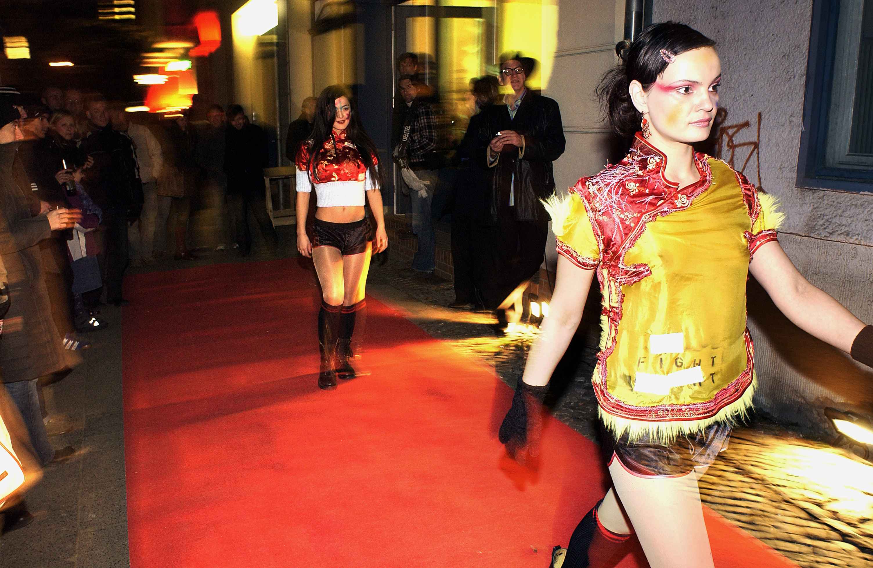 Buy or Die, performance, Play Gallery, Berlin, 2004