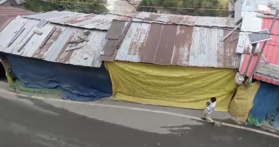 वनवे करने से गंगनानी गर्मकुण्ड के व्यापारियों का फिर फूटा गुस्सा, बंद किए व्यापारिक प्रतिष्ठान 