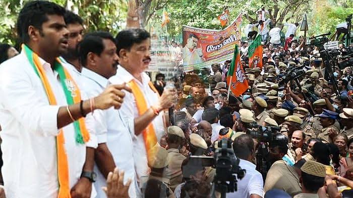 தடையை மீறி போராட்டம் பாஜகவை சேர்ந்த 4 ஆயிரம் பேர் மீது வழக்குப்பதிவு ..