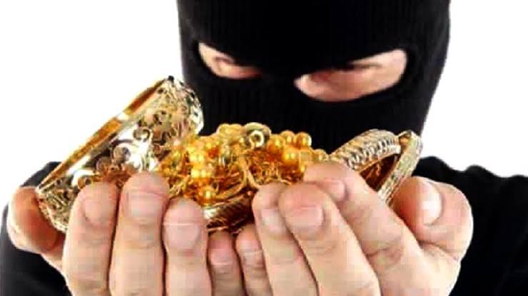 நகை கொள்ளை தொழில் அதிபர் கைது போலீசார் விசாரணை ..