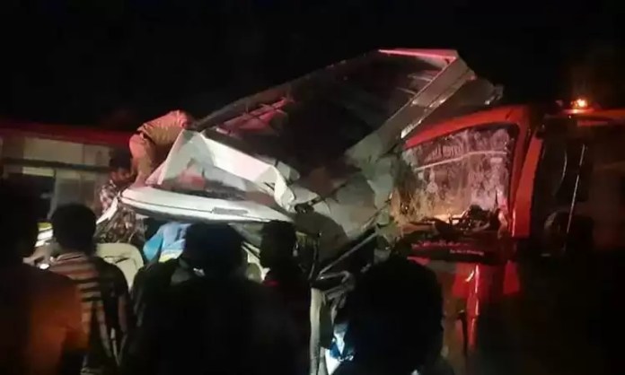 கர்நாடகாவில் வேன்,பால் லாரி, பேருந்து அடுத்தடுத்து மோதிய விபத்து 9 பேர் பலி.. 1 - 2025 7d6fb32cd5b7ecb9d3968e25a83e3b51 - 2025