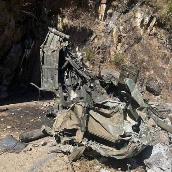 சிக்கிம்-ராணுவ வாகனம் பள்ளத்தில் கவிழ்ந்து 16 ராணுவ வீரர்கள் பலி..