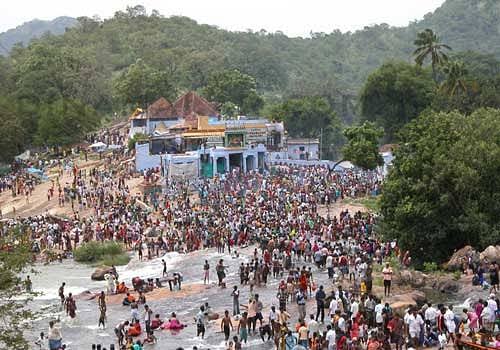பாபநாசம் அருவி  சொரிமுத்து அய்யனார் கோவில் செல்ல தடை நீட்டிப்பு..