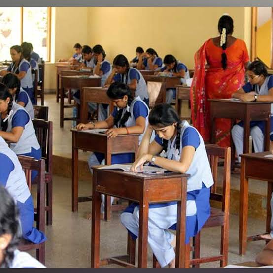 பிளஸ்-2 அரசு பொதுத்தேர்வு துவங்கியது- கள்க்குறிச்சியில் 2,831 மாணவர்கள் ஆப்சென்ட்..