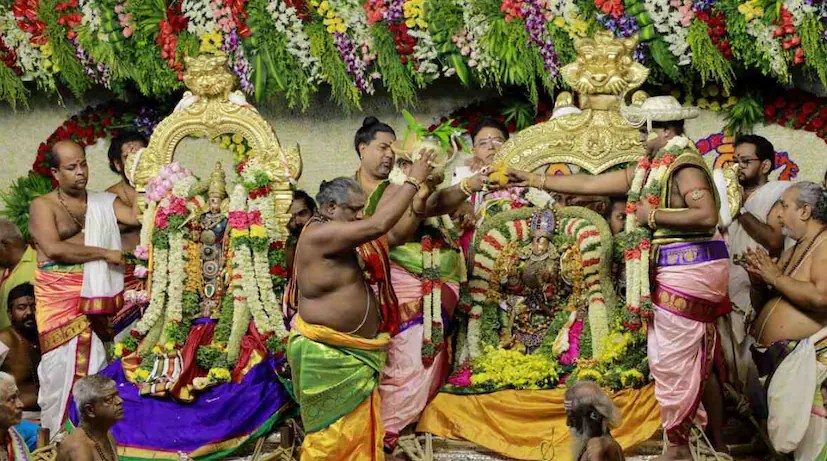 மதுரை மீனாட்சி சுந்தரேசுவரர் திருக்கல்யாணம் கோலாகலம்..