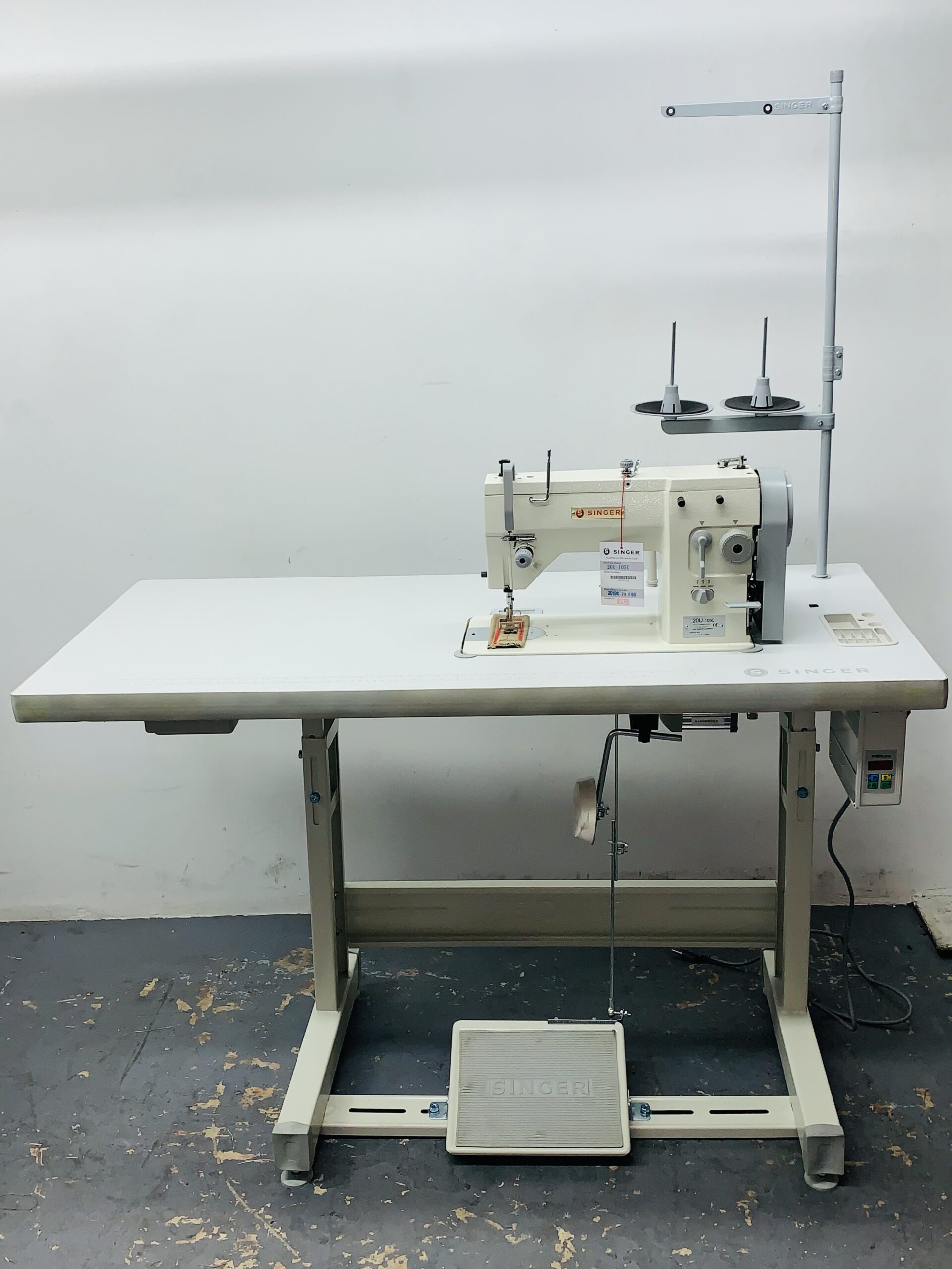 SINGER 20U105 Zigzag Straight Stitch Sewing Machine -