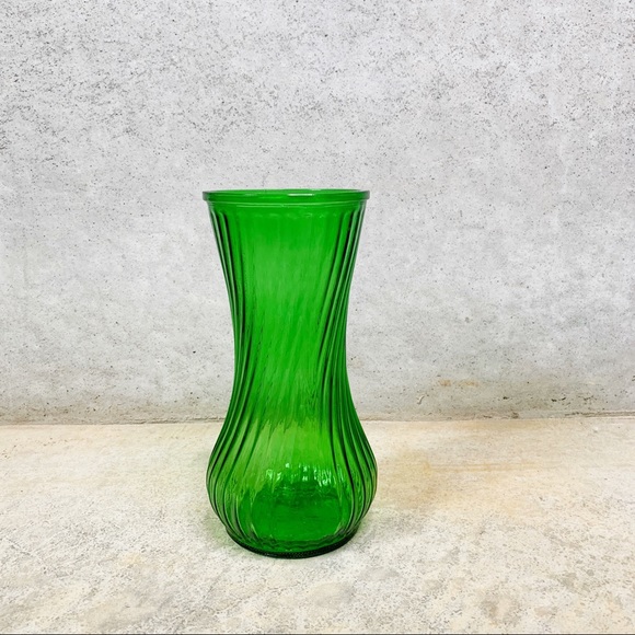 photo Vintage Green Glass Vase vintage hoosier green glass vase 4091