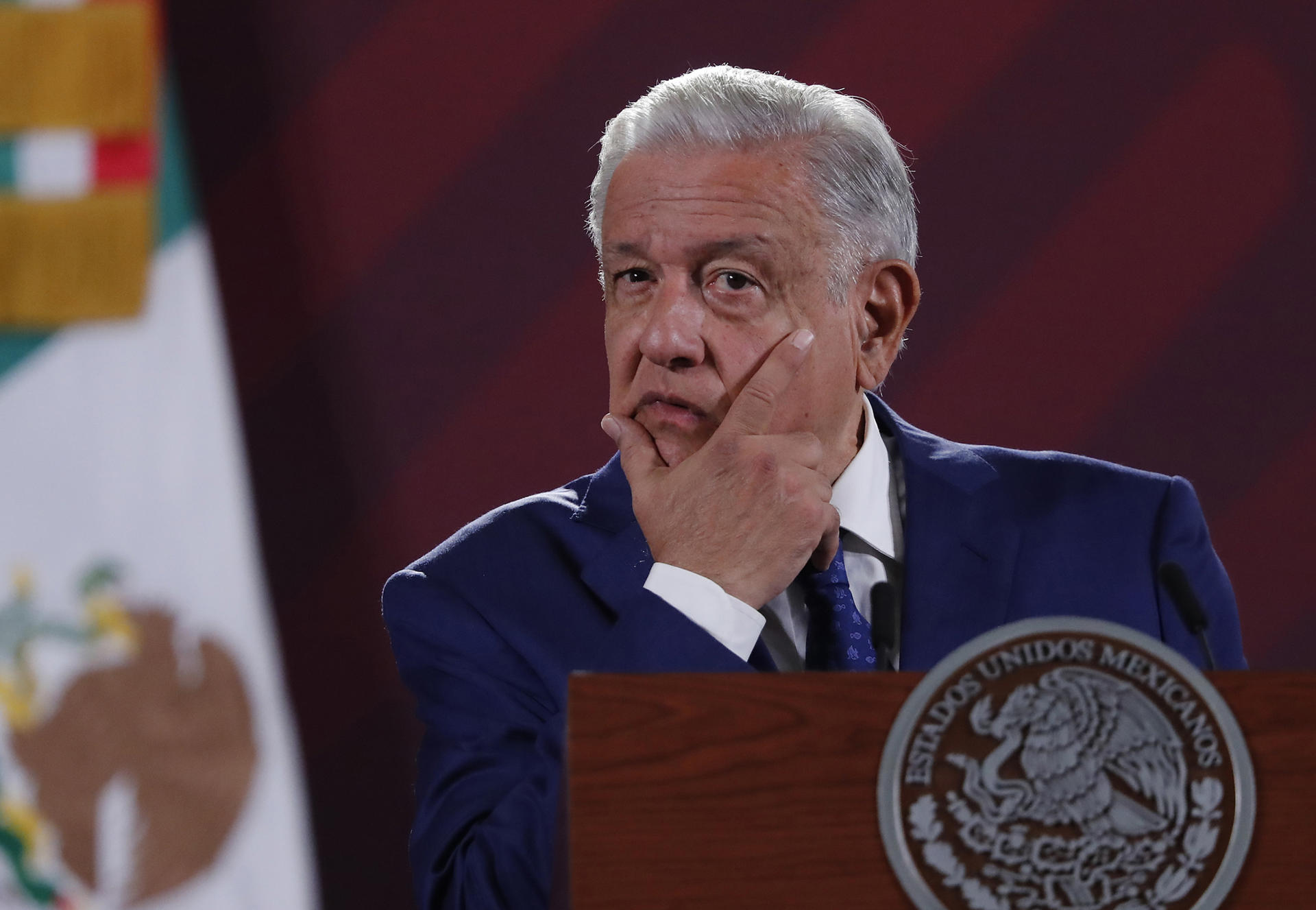 El presidente de México, Andrés Manuel López Obrador, habla durante su rueda de prensa matutina hoy, en el Palacio Nacional en la Ciudad de México (México). EFE/Mario Guzmán
