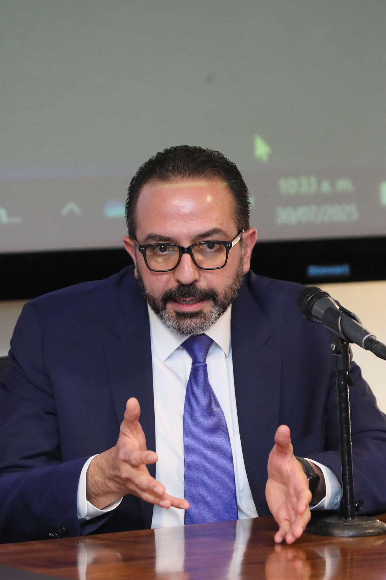 El director general de la empresa de telepeaje Pase, Alexis Reséndiz Meza, habla este miércoles durante una rueda de prensa en el Club de Industriales, en la Ciudad de México (México). EFE/ Mario Guzmán
