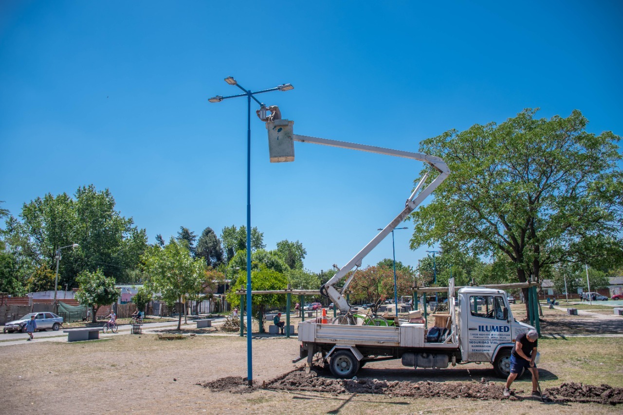 Comenzó la instalación de luces led en Francisco Álvarez