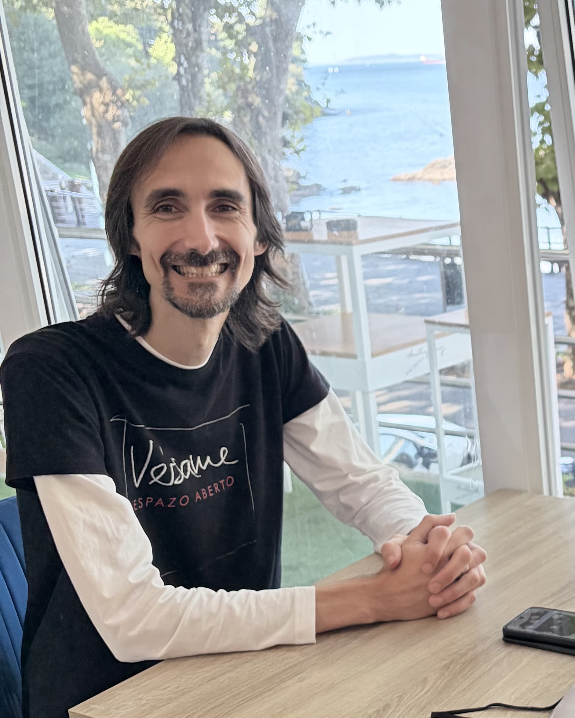 El novelista, poeta, cantautor y músico, Pablo Vilas.