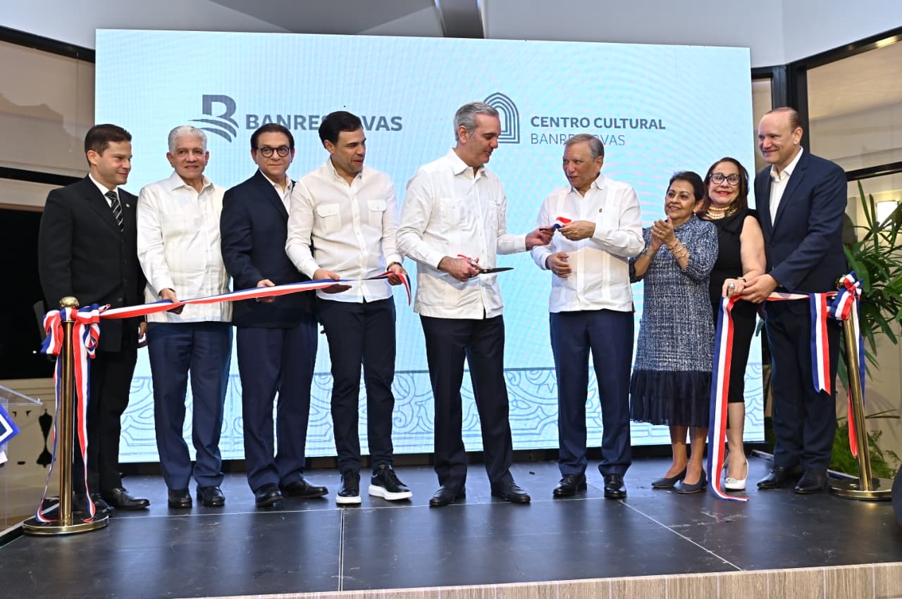 Banreservas inaugura Centro Cultural en el antiguo Hotel Mercedes de Santiago