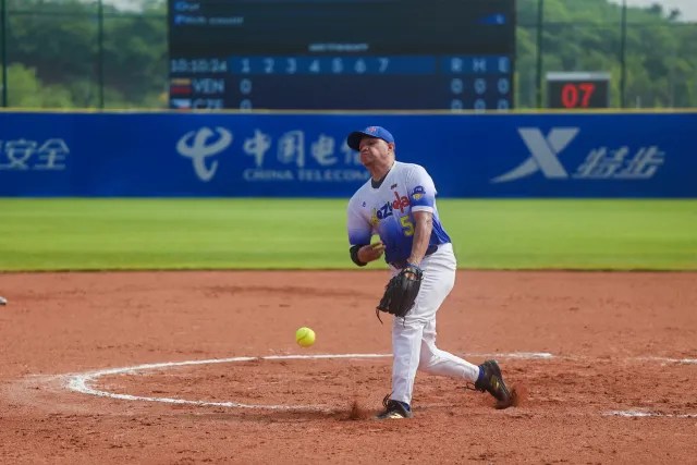 Luis-Colombo-softbol (1)