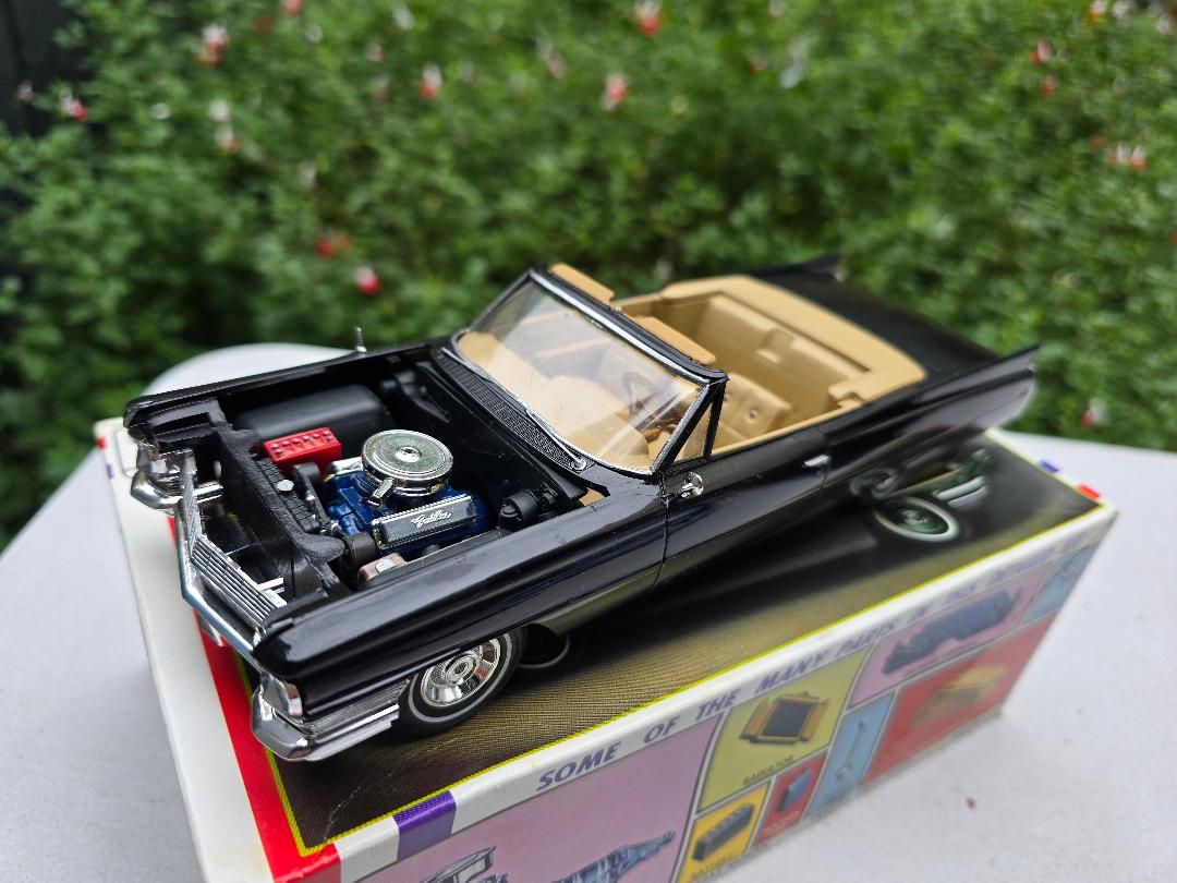 JoHan 1/25 64 Cadillac De Ville convertible – Model-Related