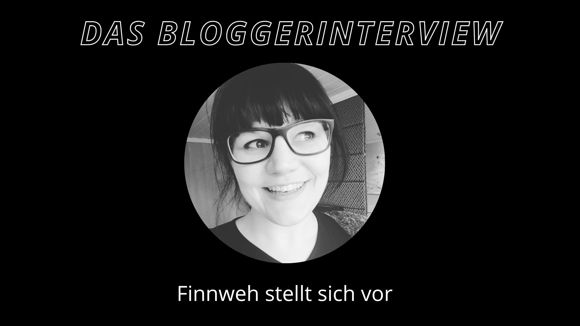 schwarzweißbild einer fraumit brille