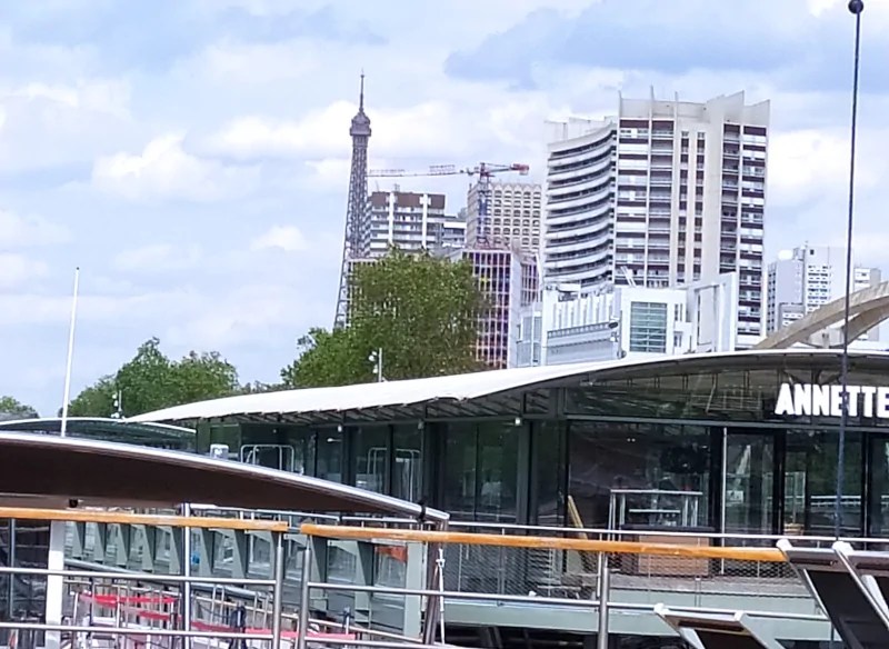 Anlagestelle mit Blick auf den Eifelturm