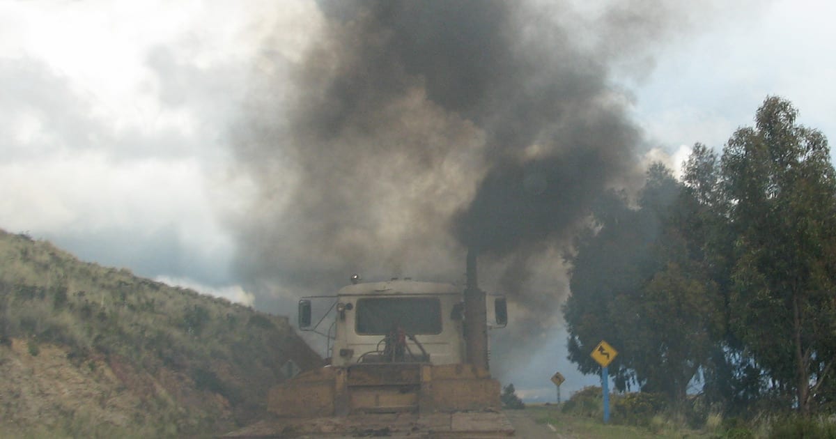 Black diesel smoke causes engine wear