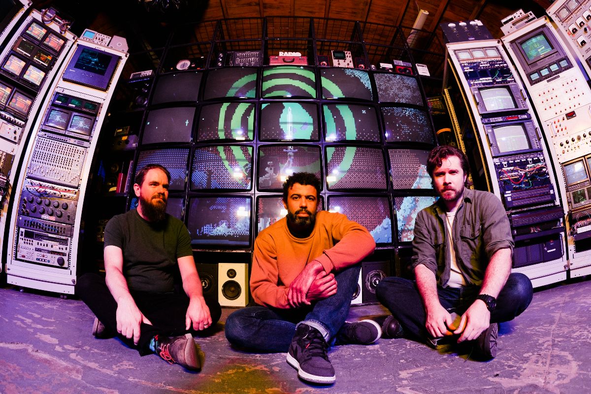 clipping-lanza-forever-war-dead-channel-sky-plus