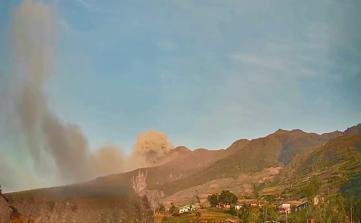 Canlaon City suspends classesd due to Kanlaon Volcano ashfall