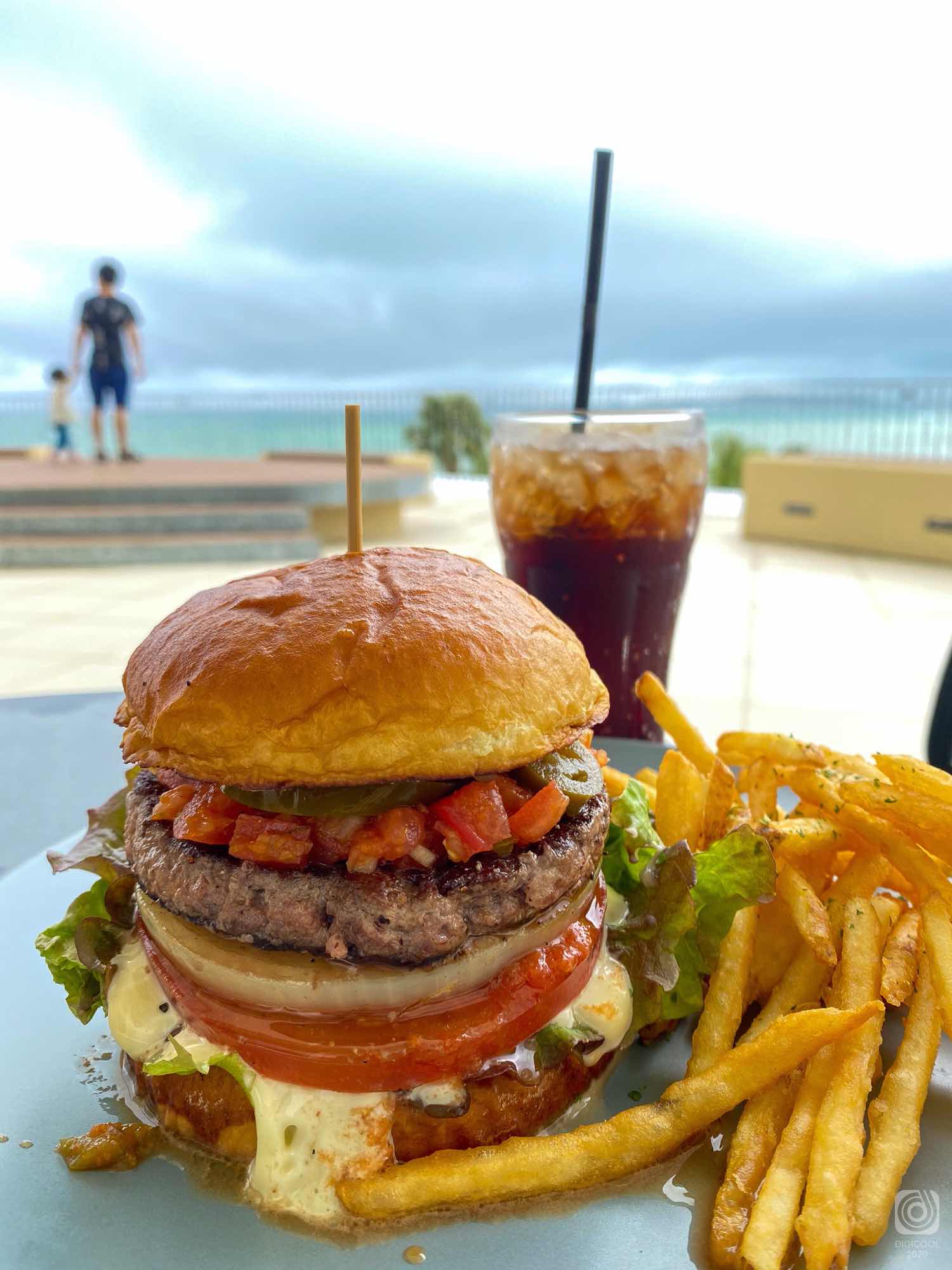 宜野座村・道の駅の豪華バーガー「GINOZA FARM LAB」でオキナワ
