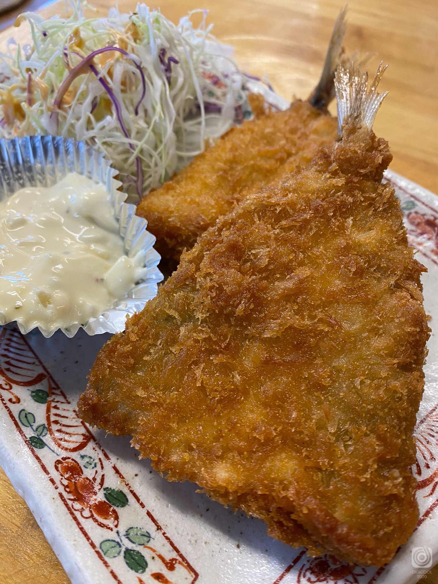 浦添市・港の食堂「海鮮食堂 太陽」でデカ盛り海鮮天丼を食べる