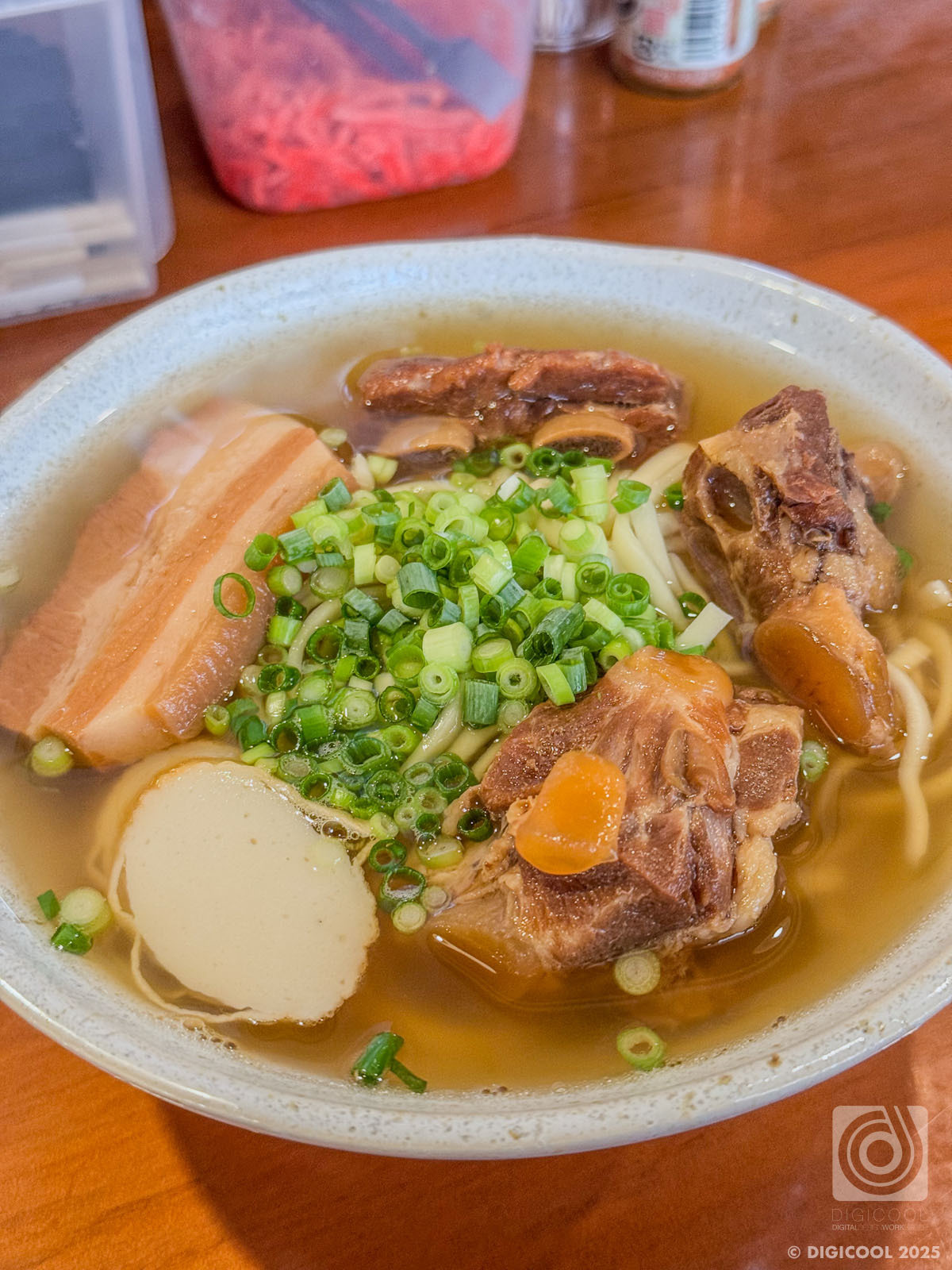 沖縄県 宜野湾市・沖縄そば王者の味は健在！「そば処 根夢 伊佐店」で