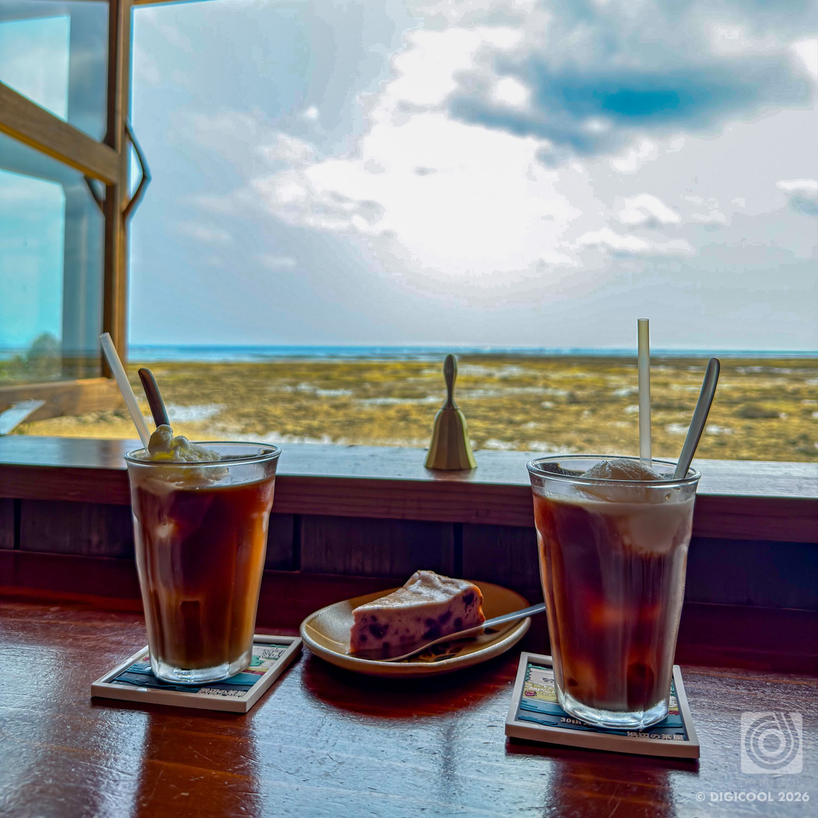 沖縄県 南城市・南部の老舗カフェ「浜辺の茶屋」で海を見ながら