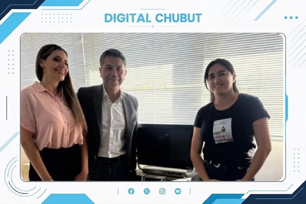 La Fiscalía entregó ocho computadoras a la Escuela Provincial 785 “Troperos Patagónicos”