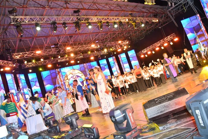 Con gran marco de público, se vivió en Corrientes el primer «grito de identidad» de la 33° Fiesta Nacional del Chamamé