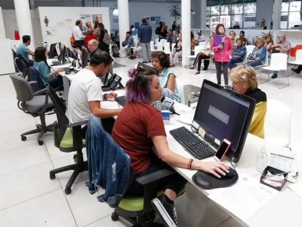 El Gobierno desmintió la suspensión de las horas extras para trabajadores del Estado